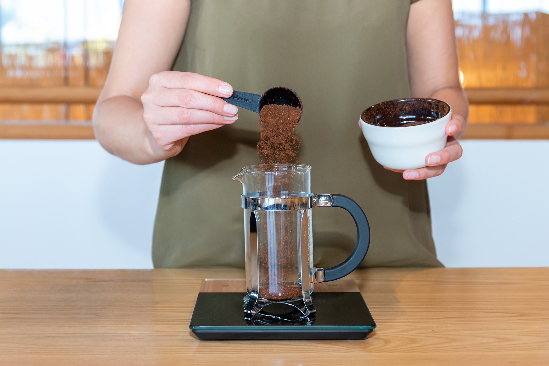 How to Use a French Press Coffee Maker - Step-by-Step Instructions